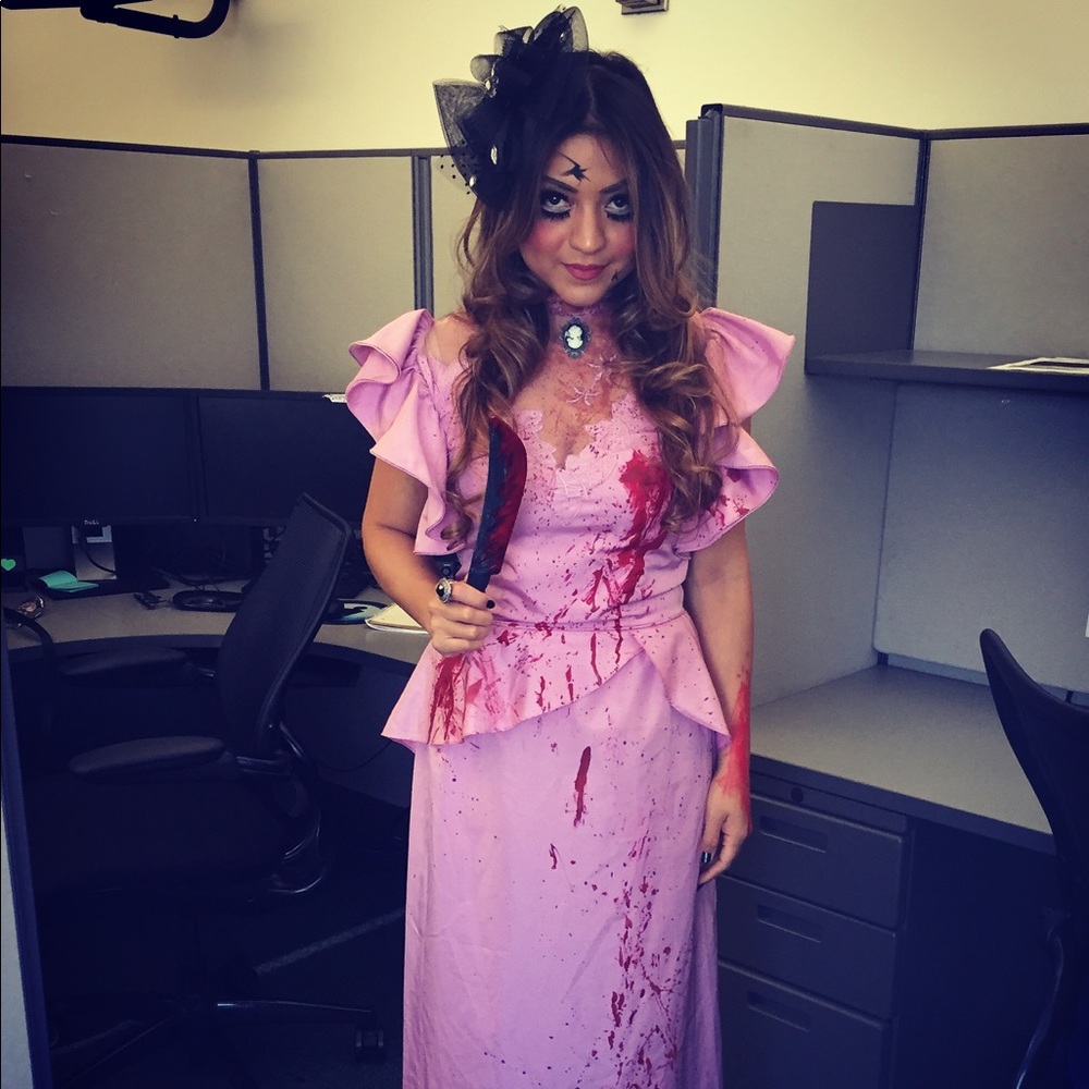 Killer doll costume. Headpiece and bloody knife